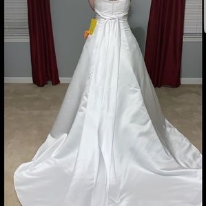 Wedding dress, size 12, nwt